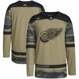 Camiseta Hockey Detroit Red Wings Military Appreciation Team Autentico Practice Camuflaje