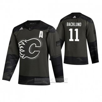 Camiseta Hockey Calgary Flames Flames Mikael Backlund 2019 Dia De Los Veteranos Camuflaje