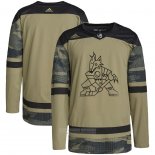 Camiseta Hockey Arizona Coyotes Military Appreciation Team Autentico Practice Camuflaje