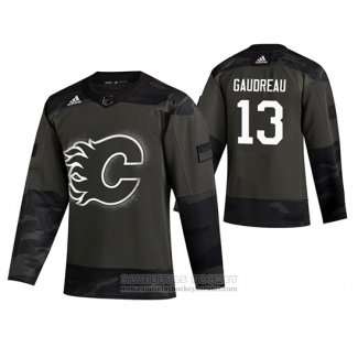 Camiseta Hockey Calgary Flames Flames Johnny Gaudreau 2019 Dia De Los Veteranos Camuflaje