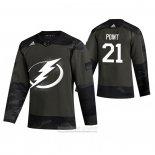 Camiseta Hockey Tampa Bay Lightning Brayden Point 2019 Dia De Los Veteranos Camuflaje