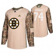 Camiseta Hockey Boston Bruins Jake Debrusk Dia De Los Veteranos Camuflaje