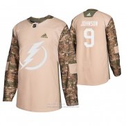 Camiseta Hockey Tampa Bay Lightning Tyler Johnson Dia De Los Veteranos Camuflaje