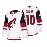 Camiseta Hockey Arizona Coyotes Anthony Duclair 10 2018 Season Centennial Patch Team Road Blanco